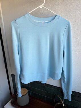 Lorna Jane Dolphin Hem Lightweight Sweater. Small. Baby Blue. Like New.
